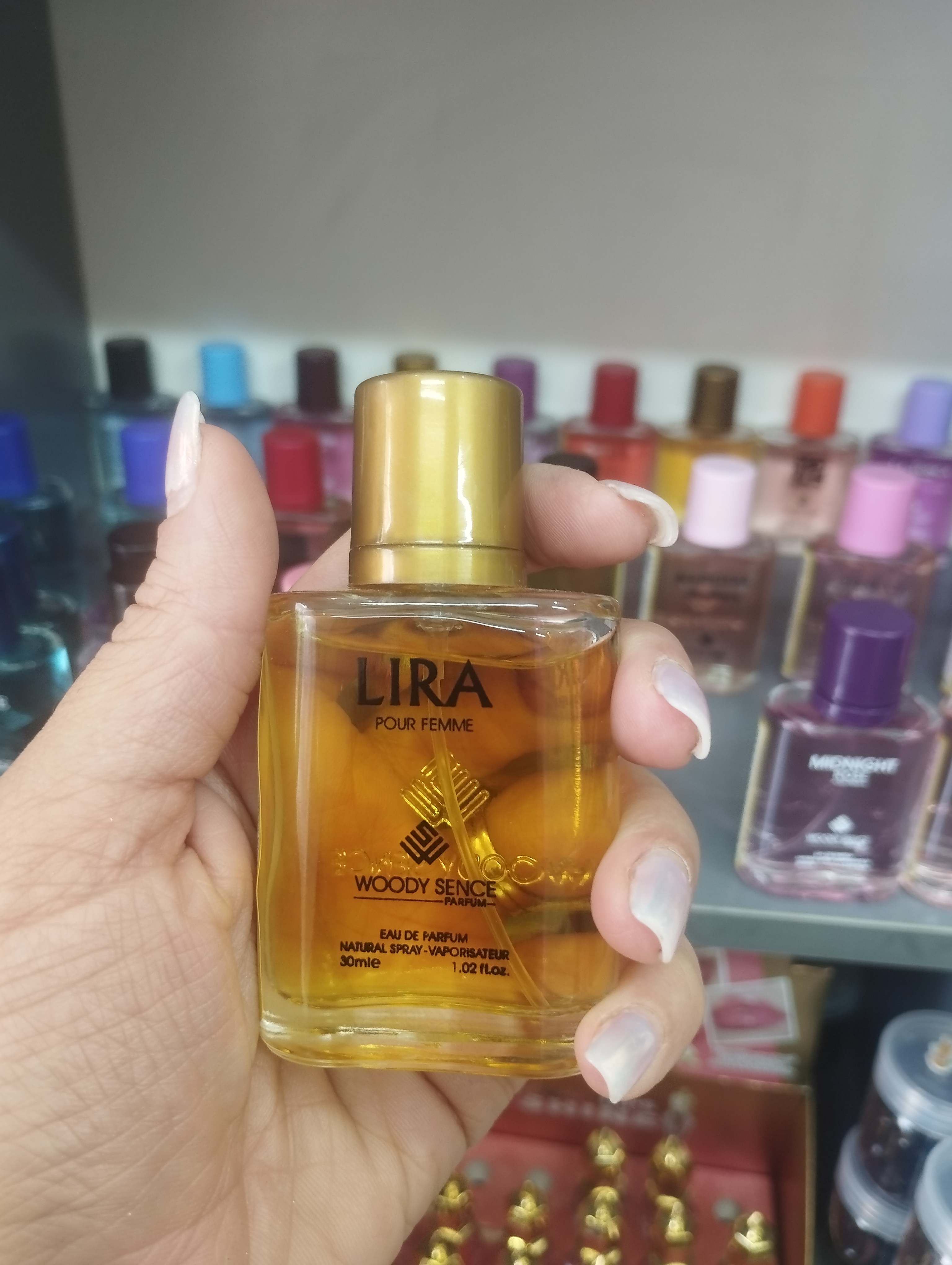 عطر ادوپرفیوم مدل زنانه وددی سنس با رایحه لیرا  با ماندگاری بالا