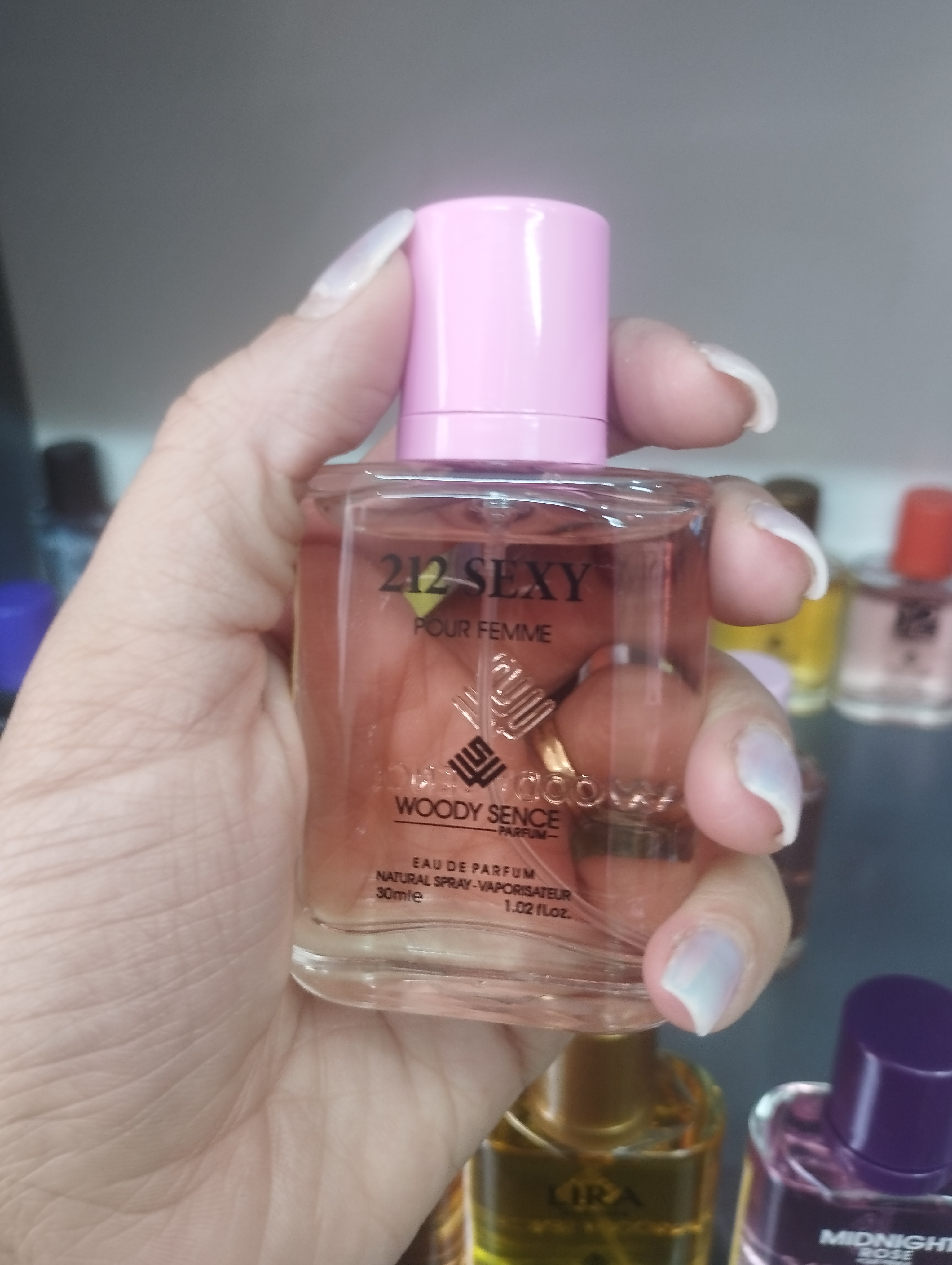 عطر ادوپرفیوم مدل زنانه وددی سنس با رایحه sex212 با ماندگاری بالا