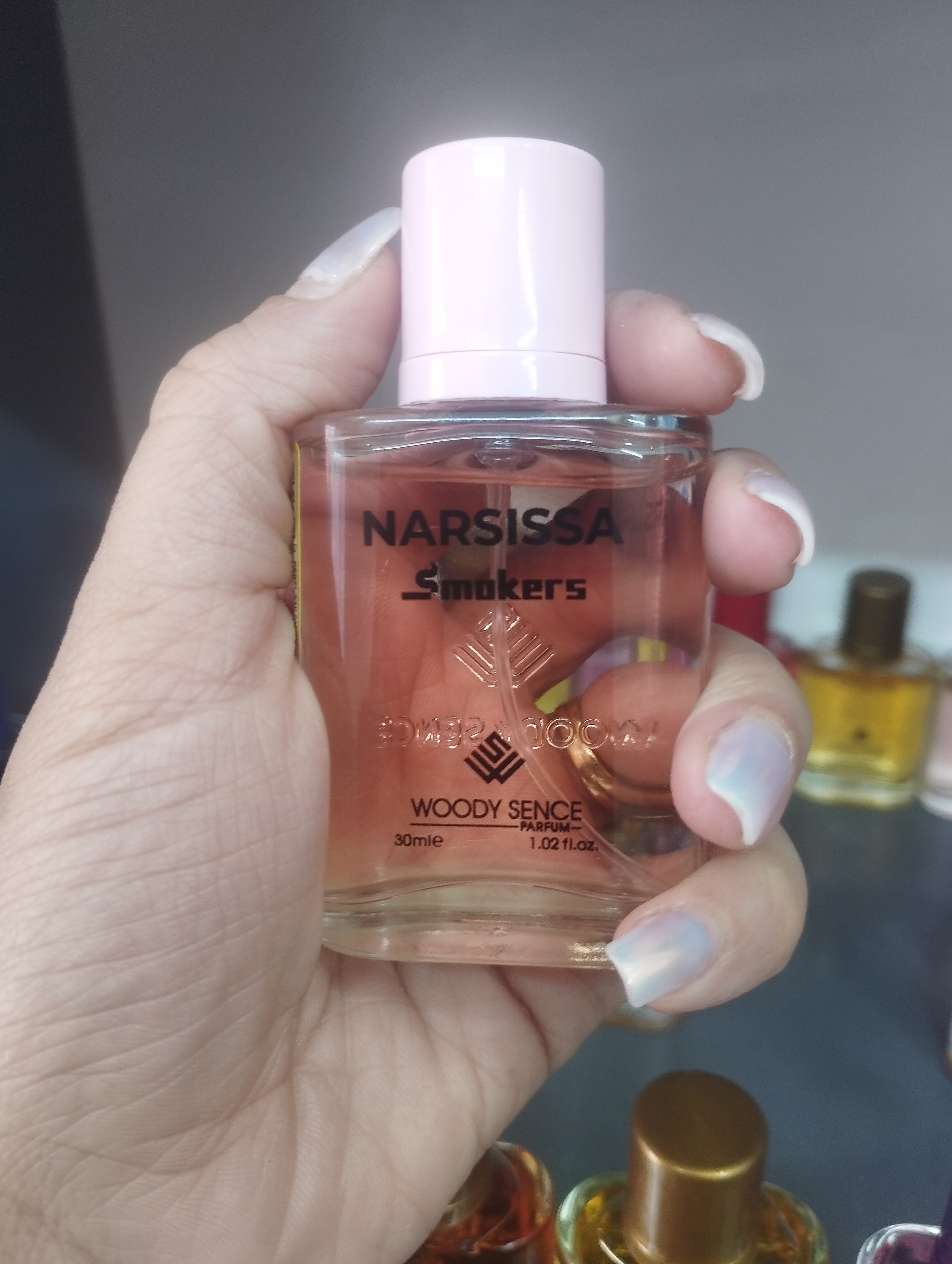 عطر ادوپرفیوم مدل زنانه وددی سنس با رایحه نارسیس  با ماندگاری بالا