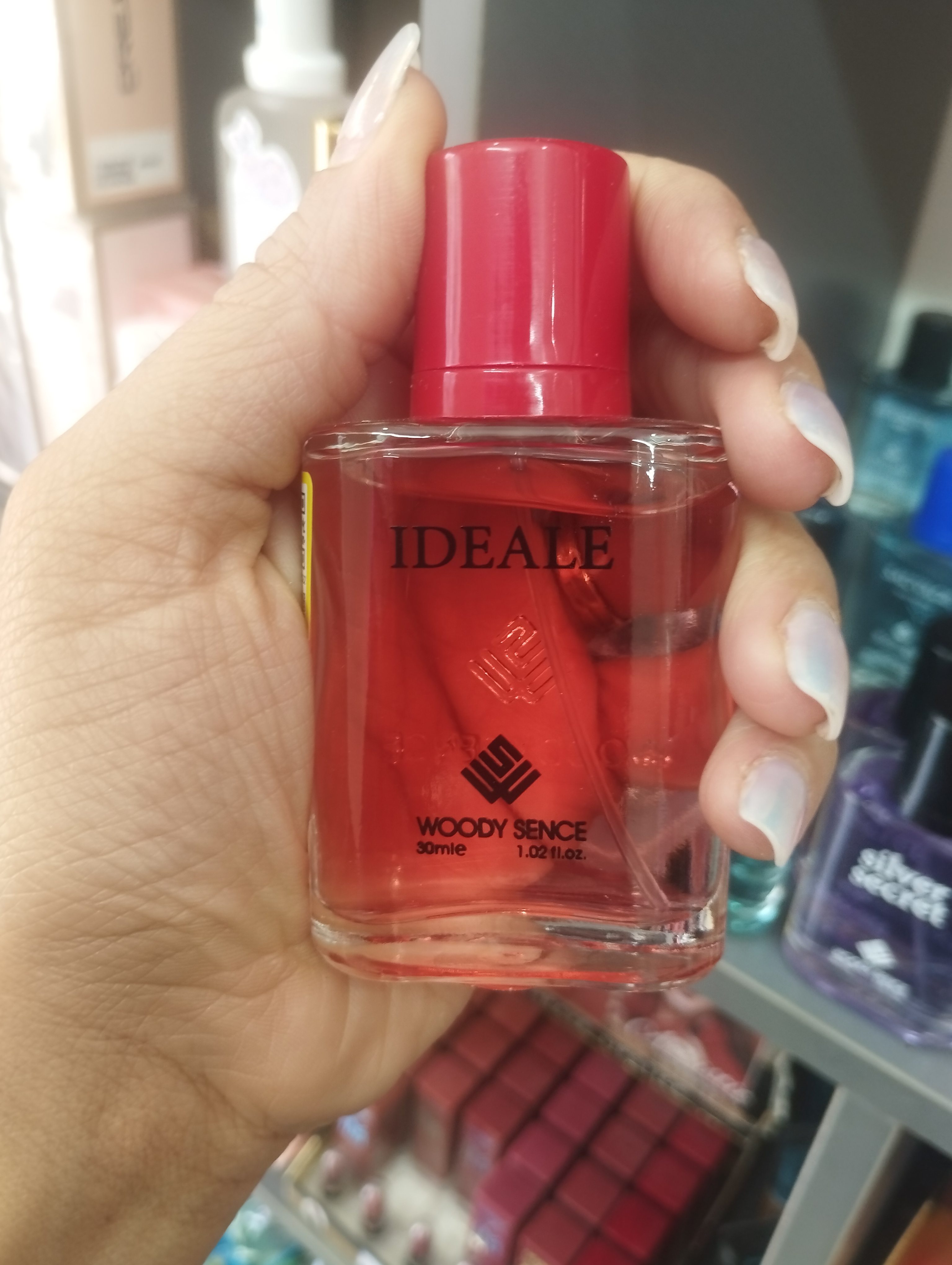 عطر ادوپرفیوم مدل زنانه وددی سنس با رایحه دلیا نیو با ماندگاری بالا